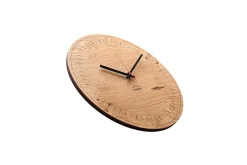 Design Wanduhr 'Akkuhrat Eiche rund'
