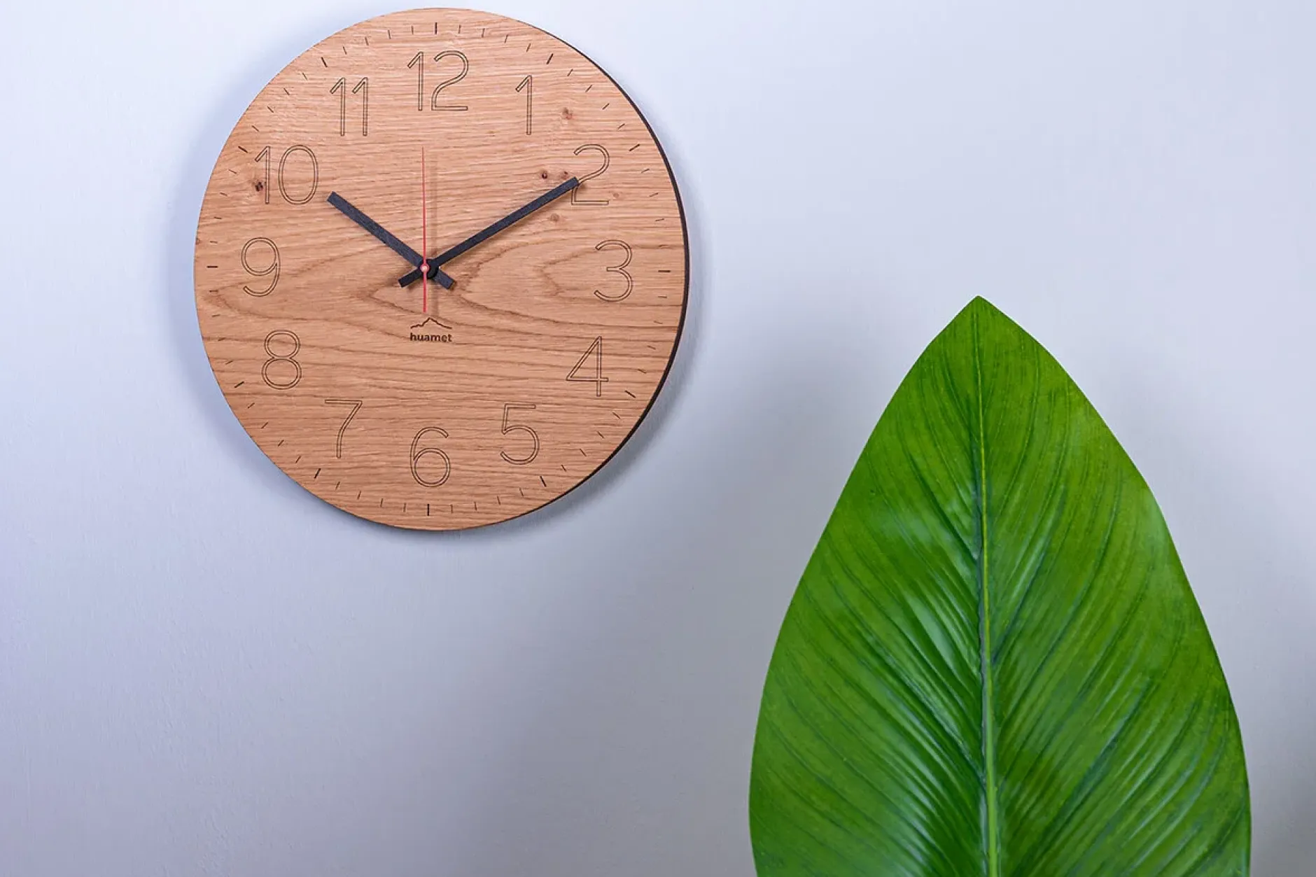 Design Wanduhr 'Duhrchblick Eiche rund'