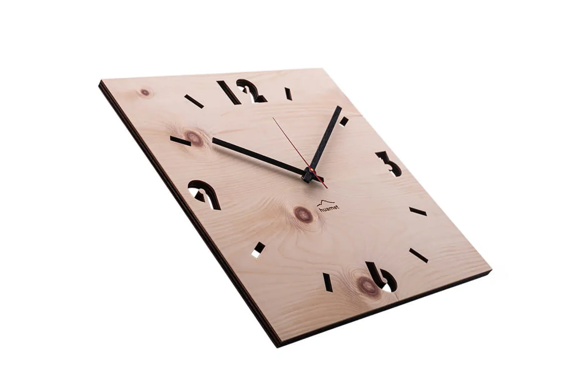 Design Wanduhr 'Duhrchbruch Zirbe eckig'