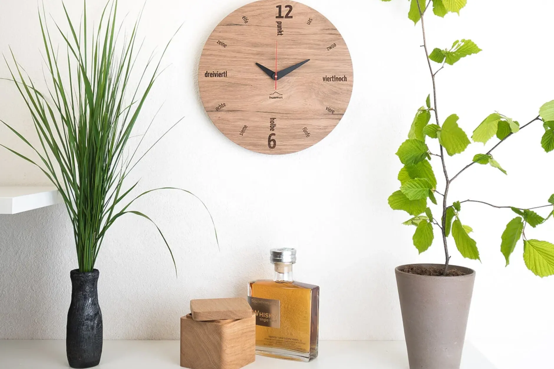 Design Wanduhr 'Kultuhr Eiche rund'