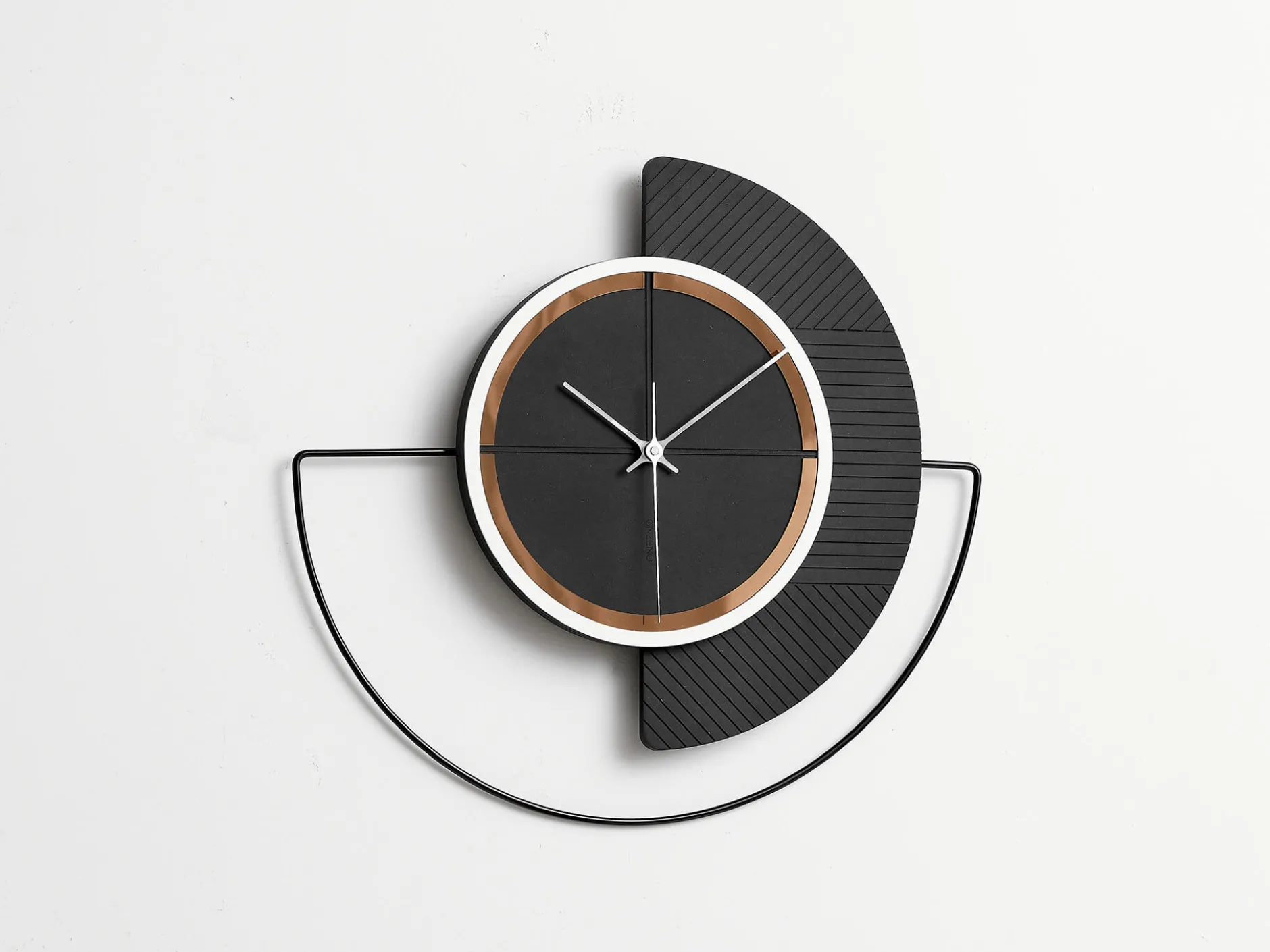 Design Wanduhr 'THE BALANCED.'