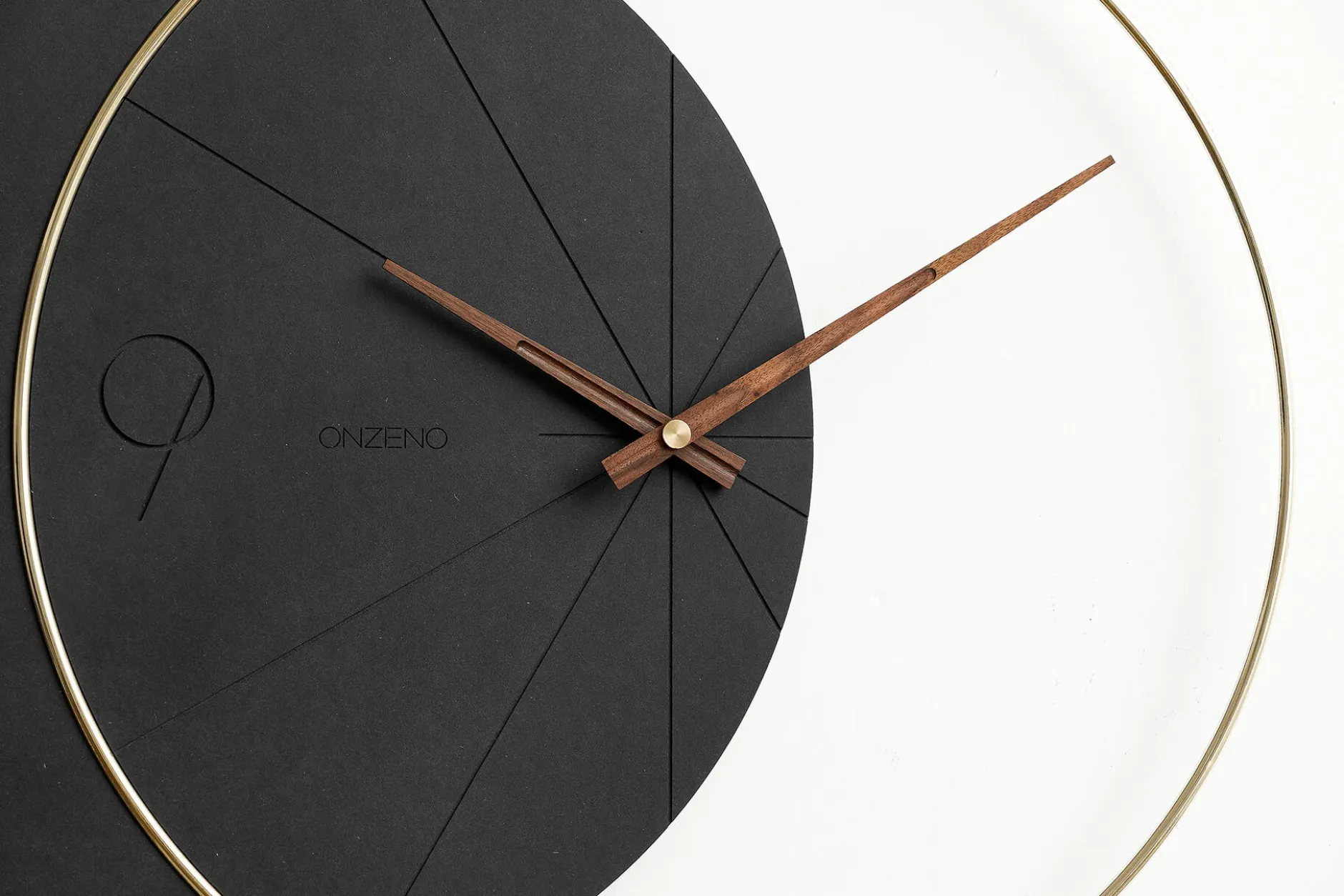 Design Wanduhr 'THE BLACK MOON.'