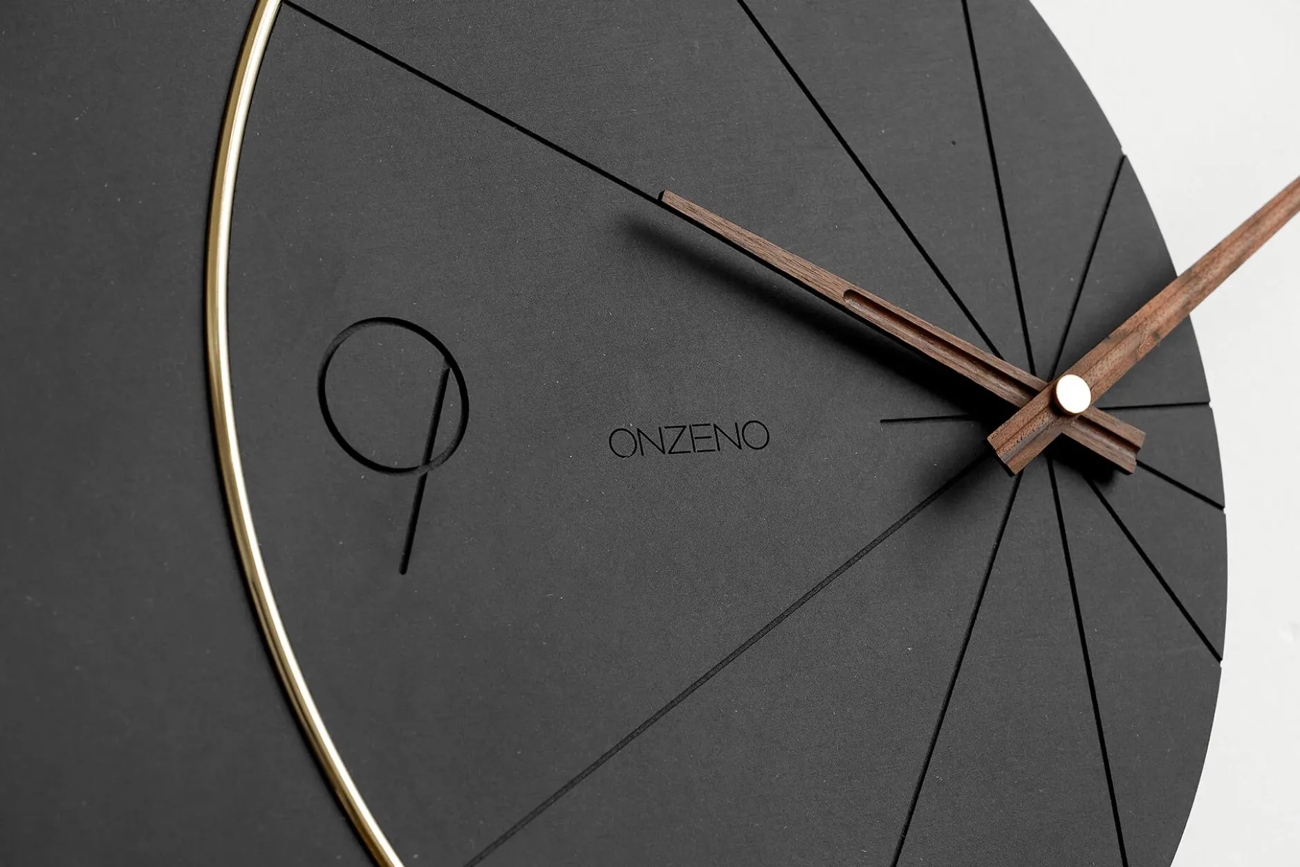 Design Wanduhr 'THE BLACK MOON.'