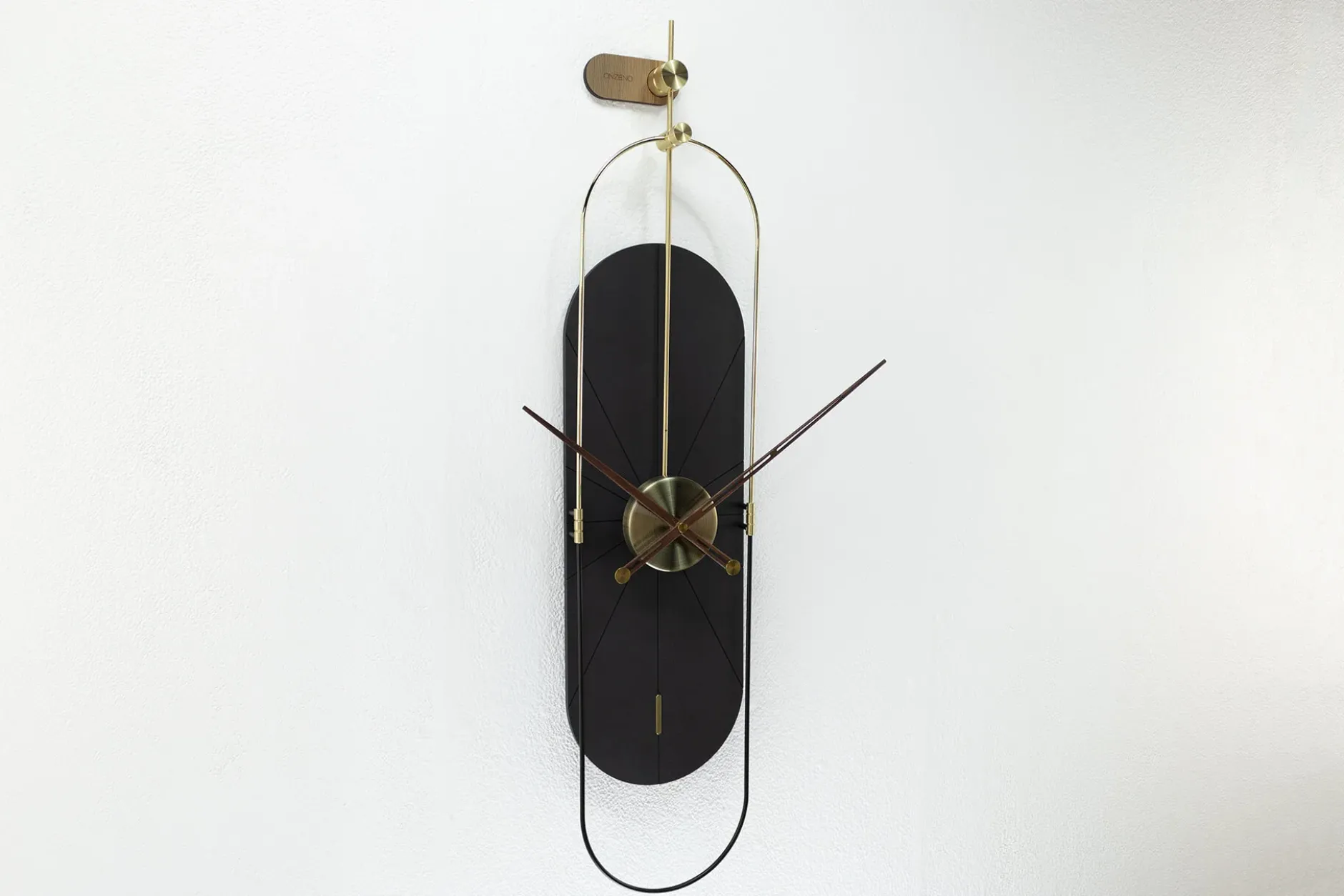 Design Wanduhr 'THE BLACK PLANET.'