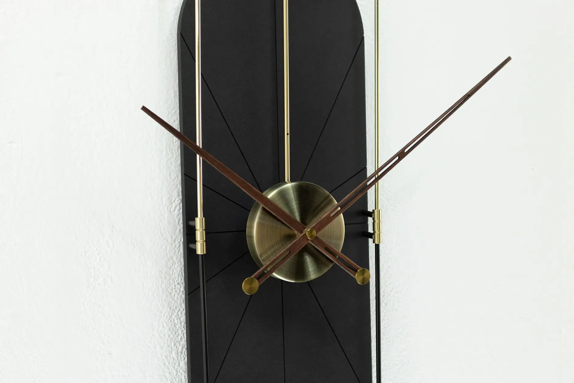 Design Wanduhr 'THE BLACK PLANET.'