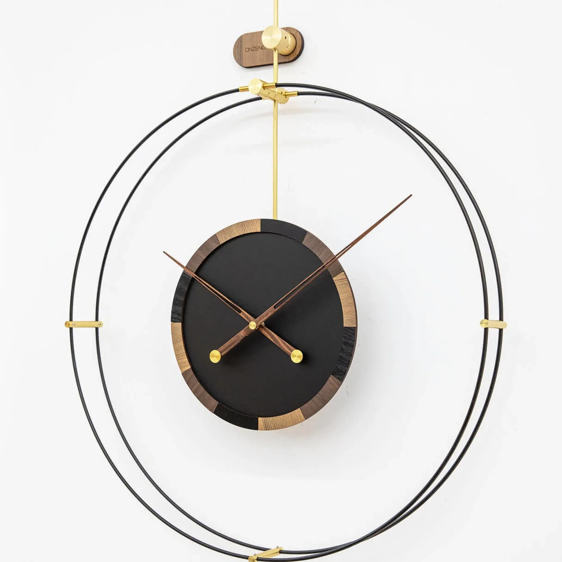 Design Wanduhr 'THE CIRCLE.'