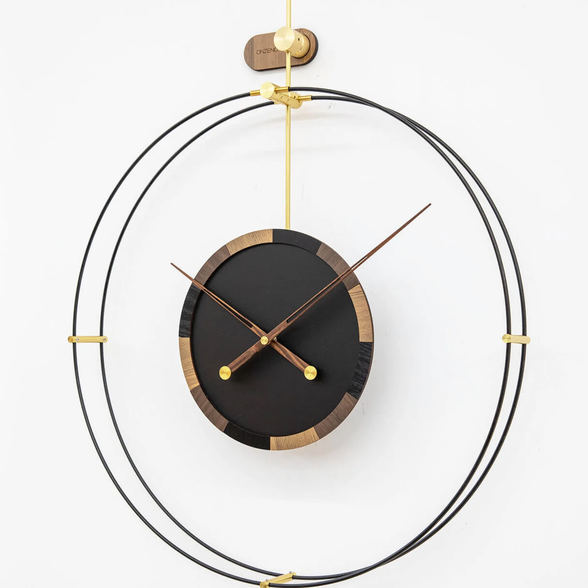 Design Wanduhr 'THE CIRCLE.'