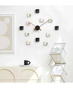 Design Wanduhr 'THE CONTRAST'