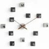 Design Wanduhr 'THE FRAGMENTED.'