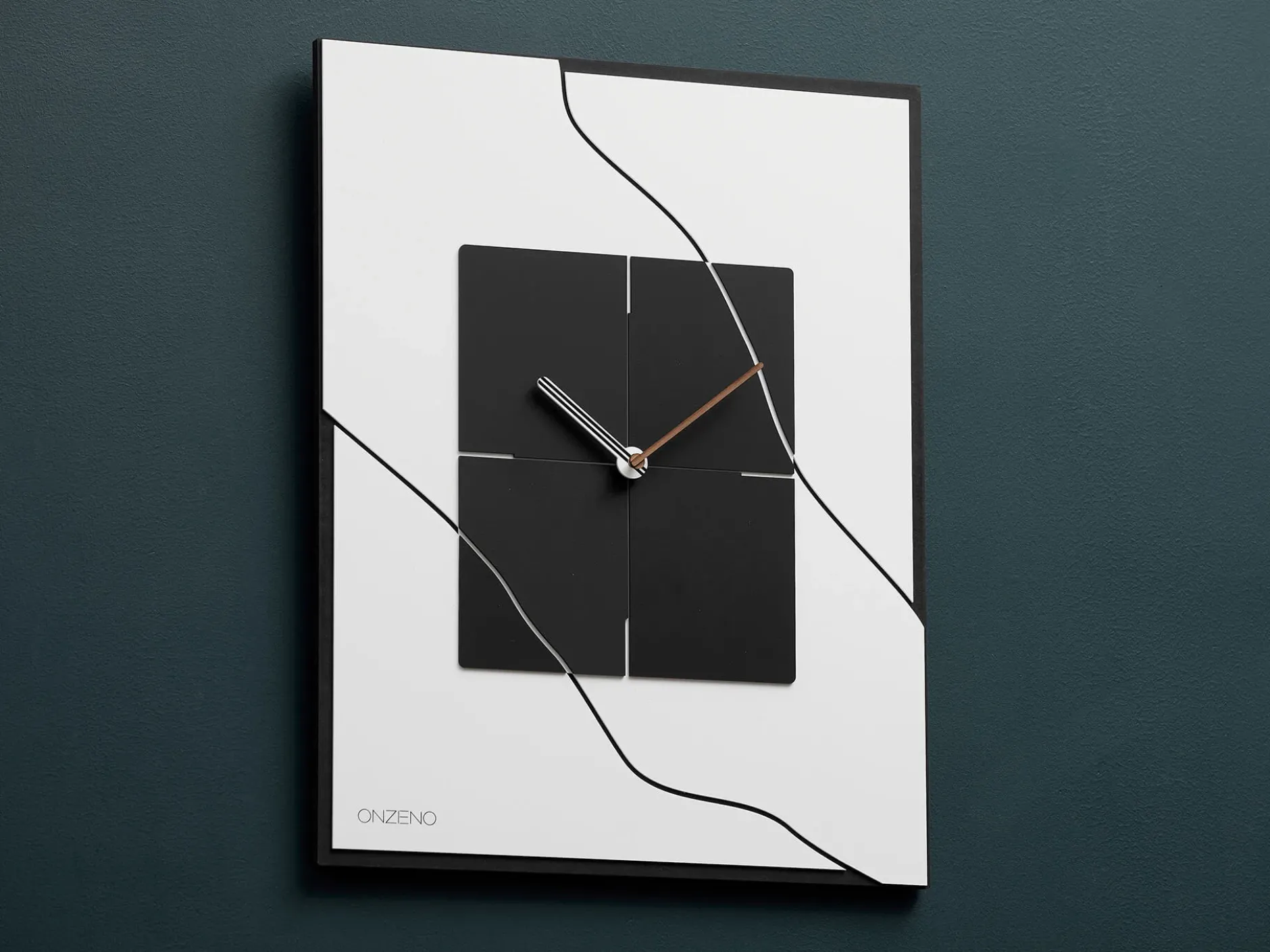 Design Wanduhr 'THE FRAMED.'