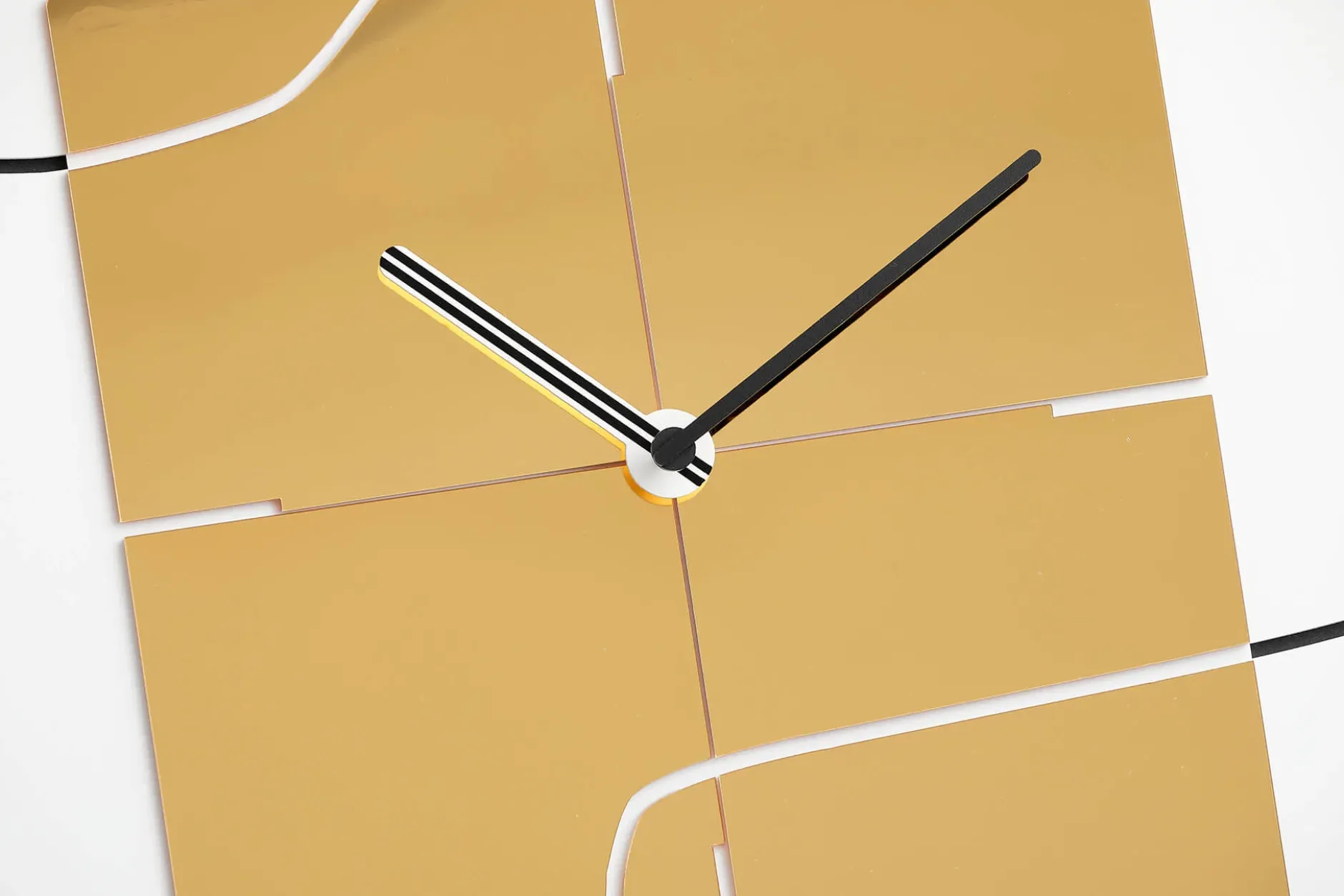 Design Wanduhr 'THE GOLDEN MEAN.'