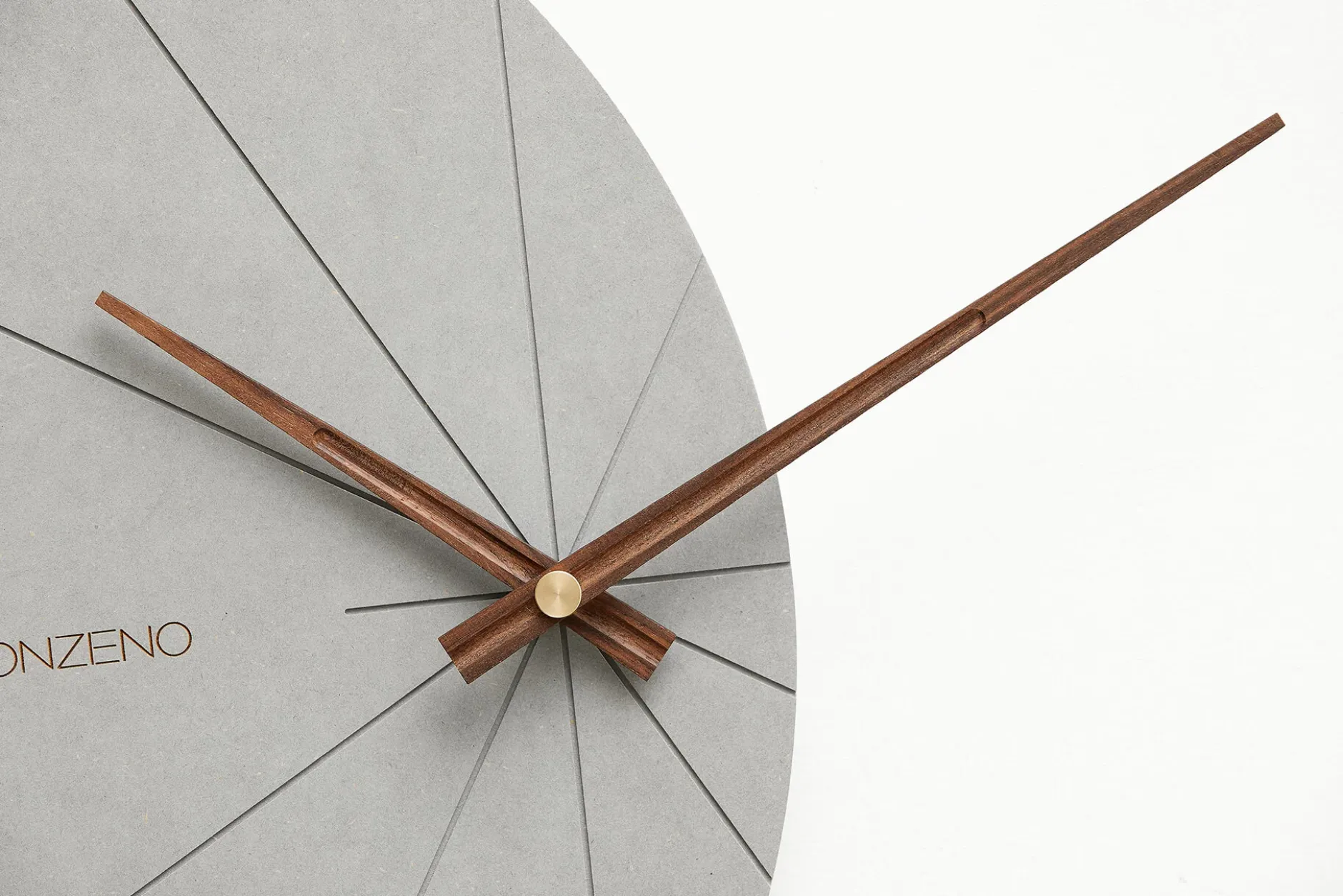 Design Wanduhr 'THE GREY MOON.'