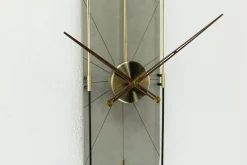 Design Wanduhr 'THE GREY PLANET.'