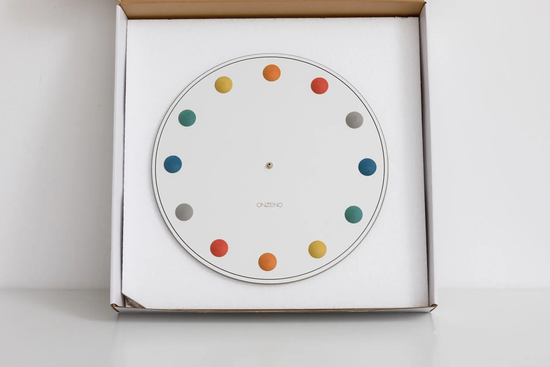 Design Wanduhr 'THE INSIGHT.'