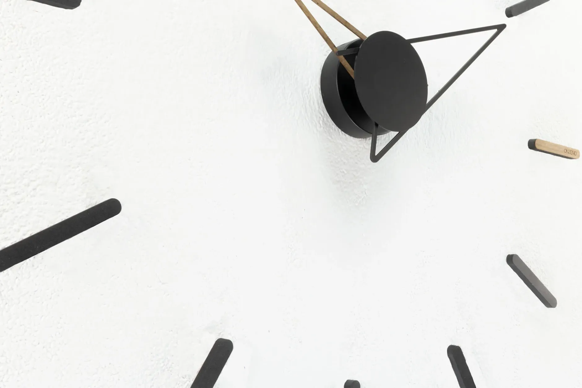 Design Wanduhr 'THE MINIMALIST.'