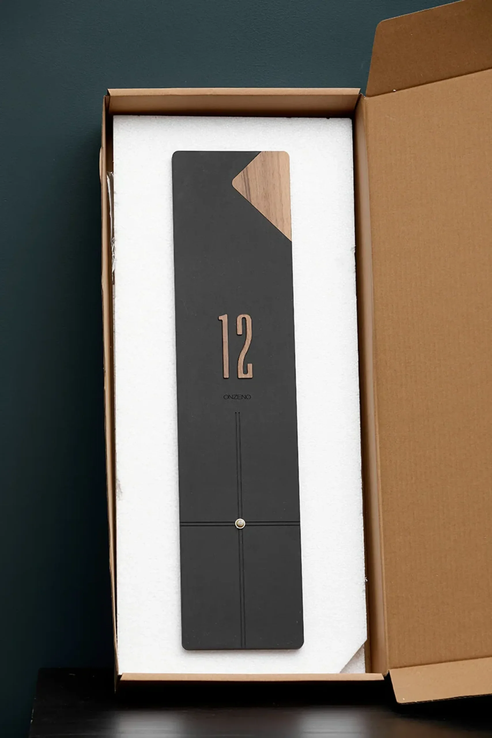 Design Wanduhr 'THE MODERN PENDULUM.'