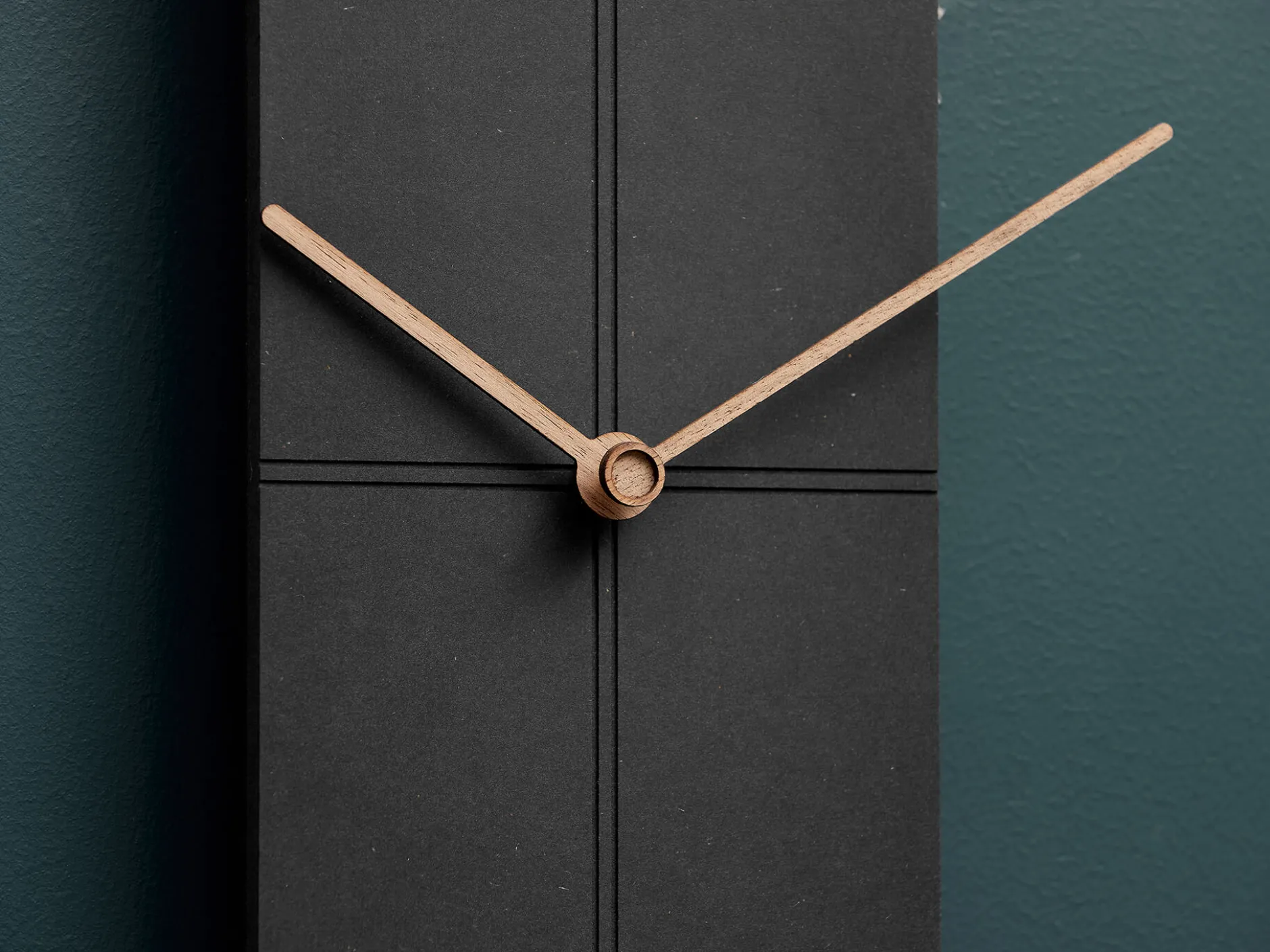 Design Wanduhr 'THE MODERN PENDULUM.'