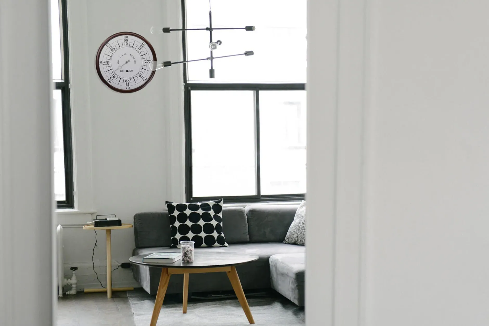Design Wanduhr 'THE ORIENTED.'