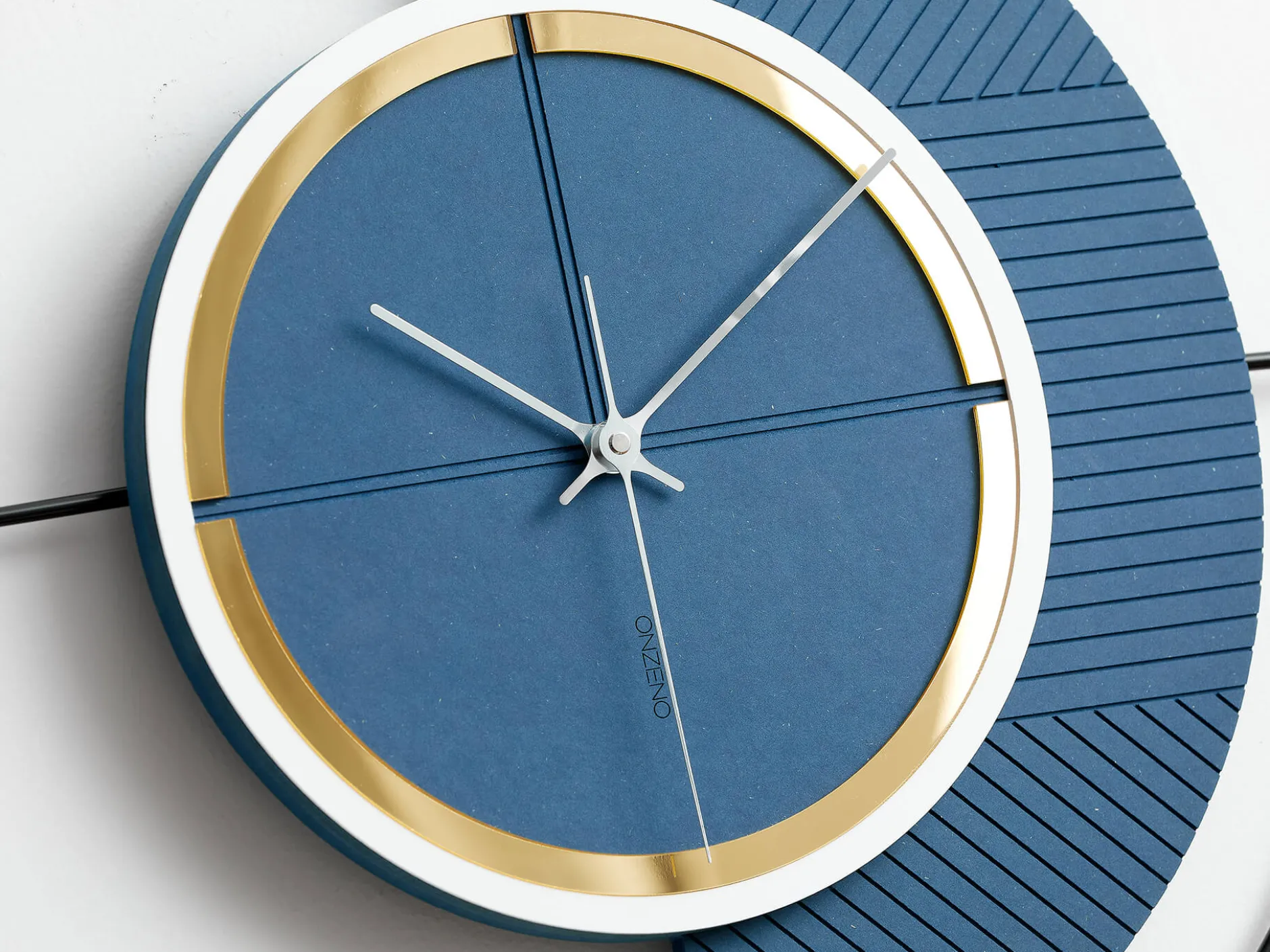 Design Wanduhr 'THE PASSENGER.'