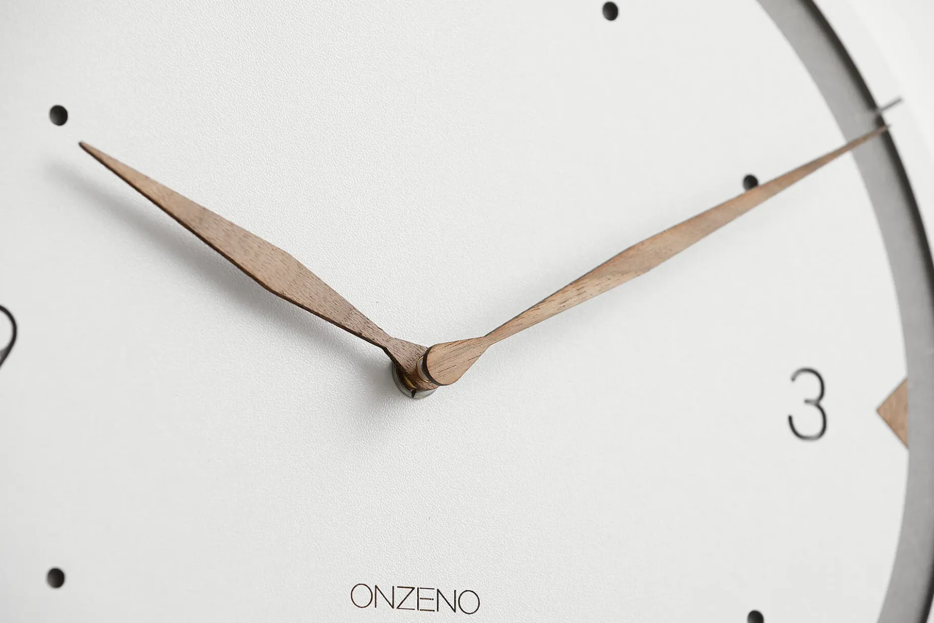 Design Wanduhr 'THE PERFECT CLASSIC.'