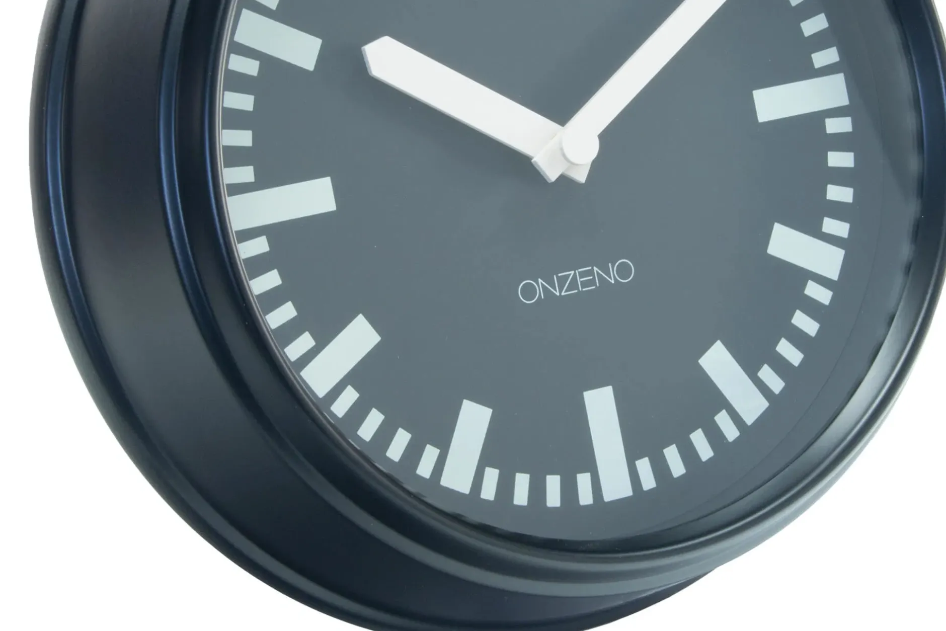 Design Wanduhr 'THE PIONEERING.'