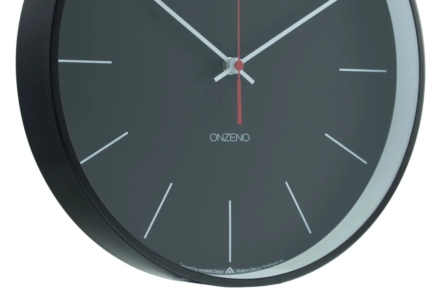 Design Wanduhr 'THE RED ARROW.'