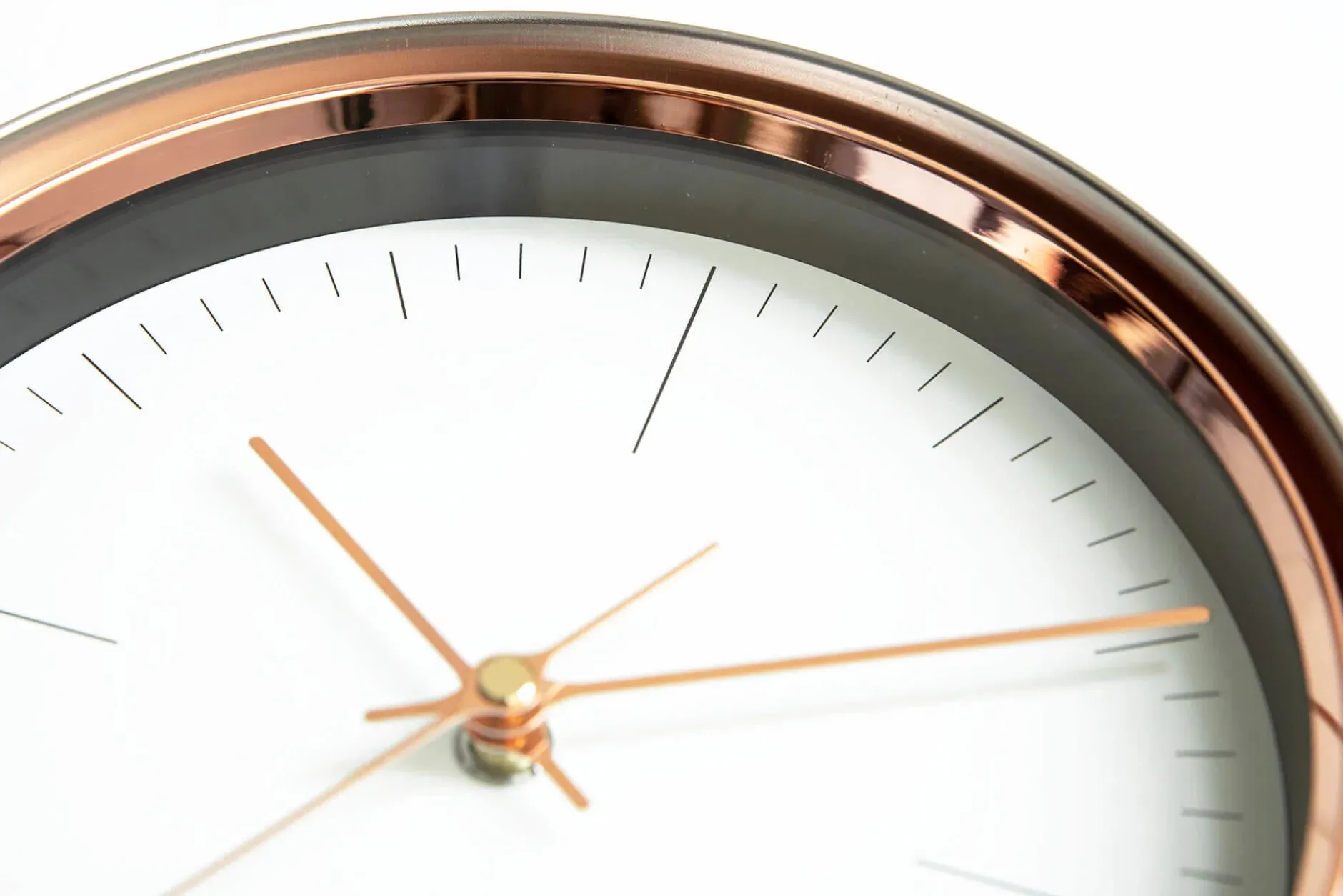 Design Wanduhr 'THE REFLECTIVE.'
