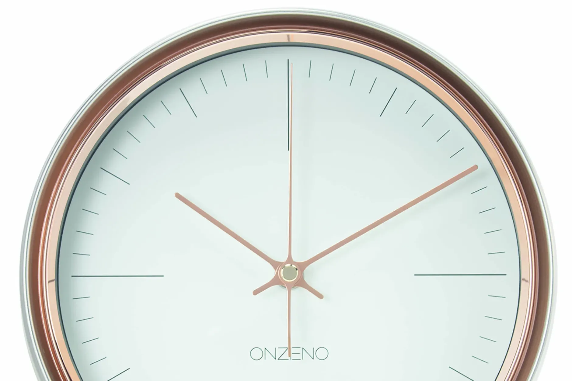 Design Wanduhr 'THE REFLECTIVE.'