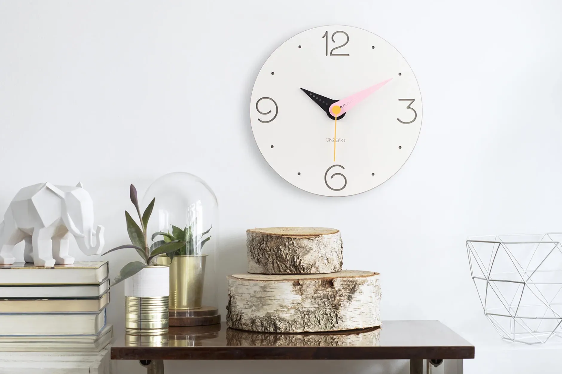 Design Wanduhr 'THE ROLYPOLY'