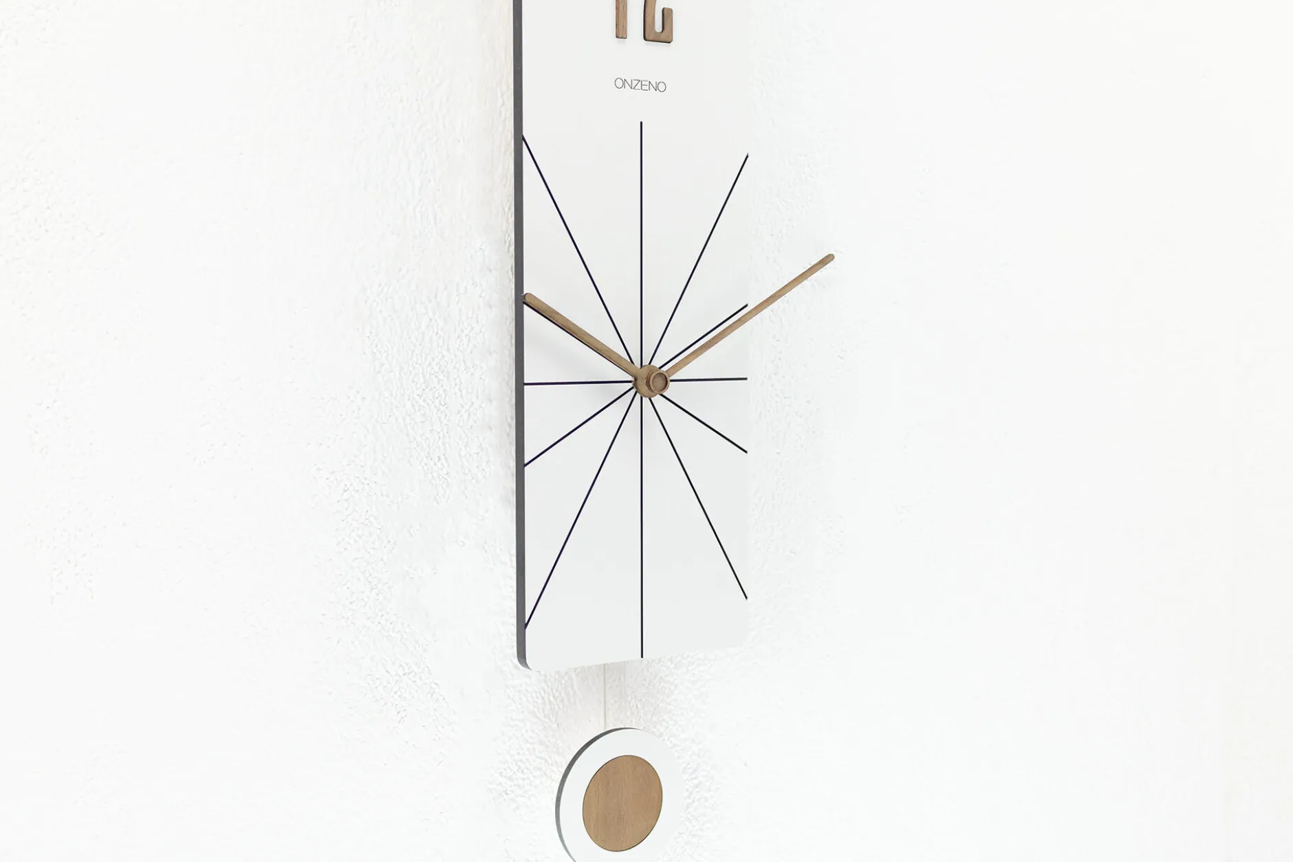 Design Wanduhr 'THE WHITE PENDULUM.'