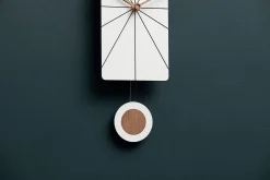 Design Wanduhr 'THE WHITE PENDULUM.'
