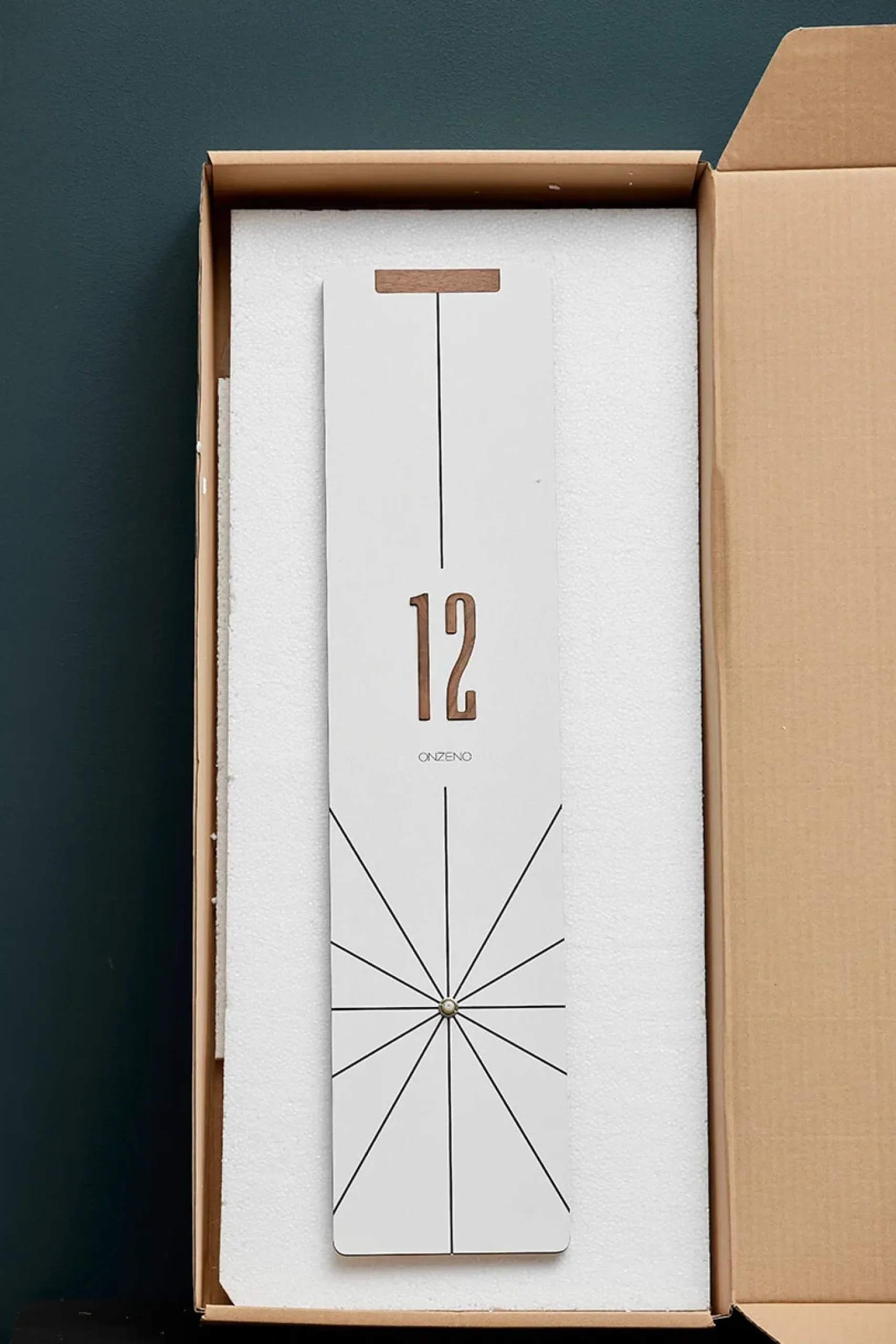 Design Wanduhr 'THE WHITE PENDULUM.'