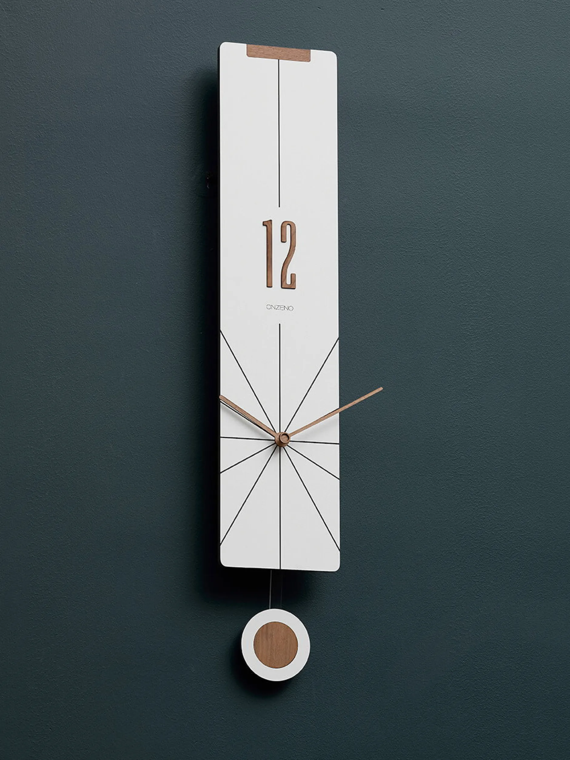 Design Wanduhr 'THE WHITE PENDULUM.'