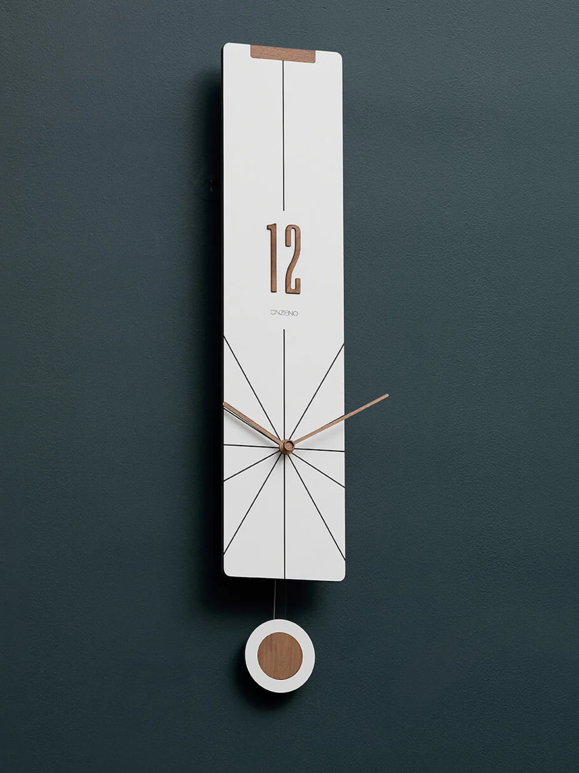 Design Wanduhr 'THE WHITE PENDULUM.'