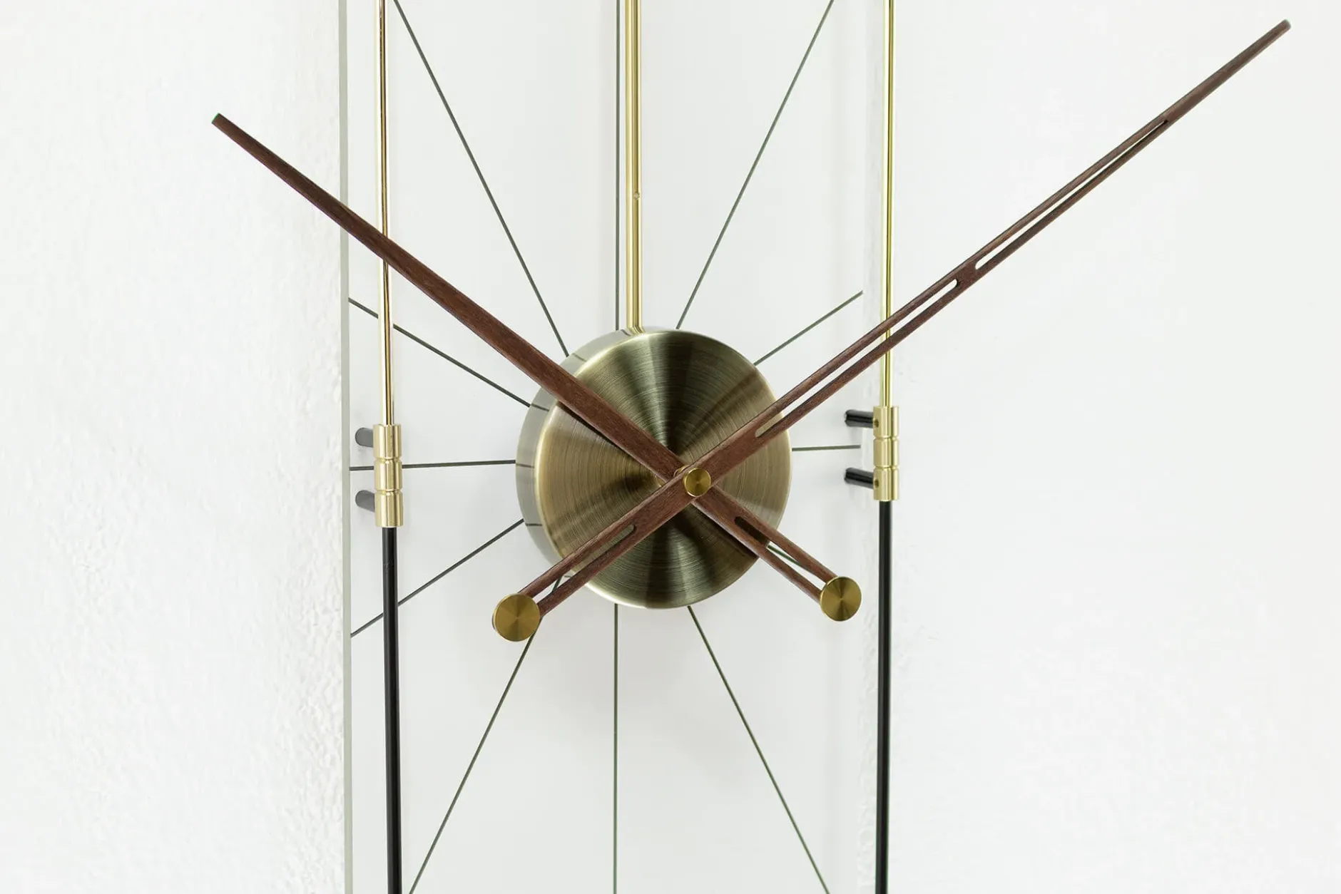 Design Wanduhr 'THE WHITE PLANET.'