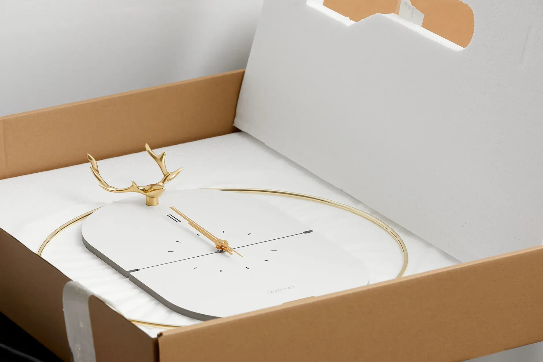 Design Wanduhr 'THE WHITE SKY.'