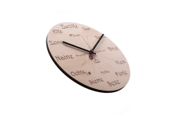 Design Wanduhr 'Uhrform Zirbe rund'