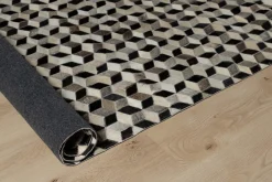 Handgefertigter Teppich 'Disillusion' 160x230cm