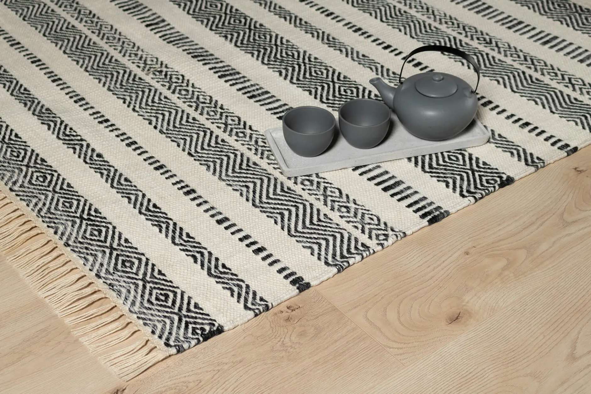 Handgefertigter Teppich 'Mindful Mess' 160x230cm
