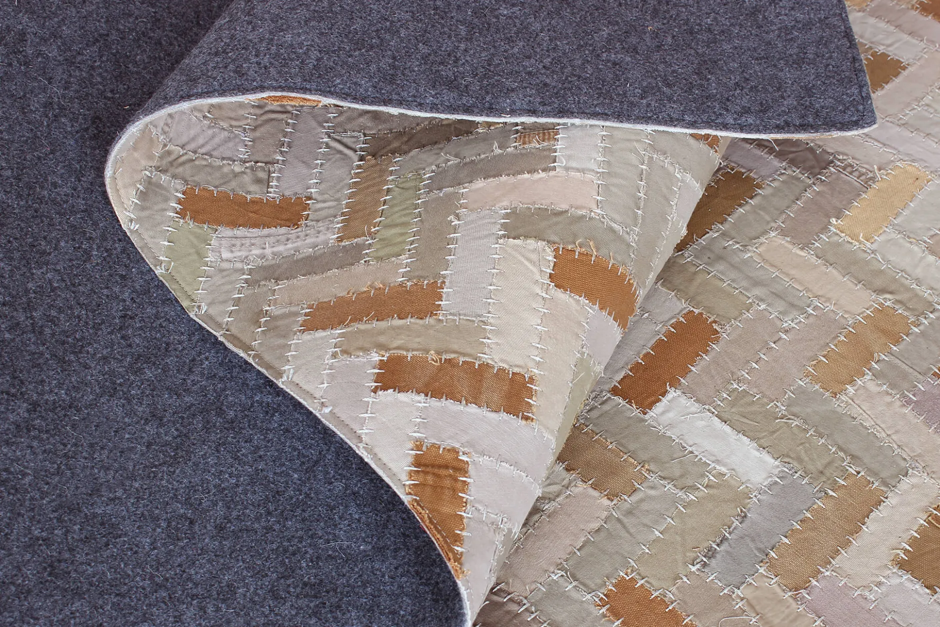 Handgefertigter Teppich 'Wüstenberge' 160x230cm
