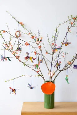 Hängende Deko 'Pudel aus Papier'