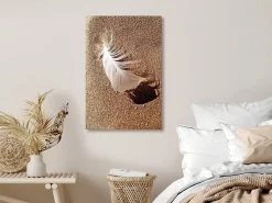 Kunstdruck auf Leinwand 'Feather on the Sand Vertical'