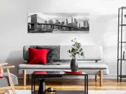 Kunstdruck auf Leinwand 'Road to Manhattan Narrow Black and White'