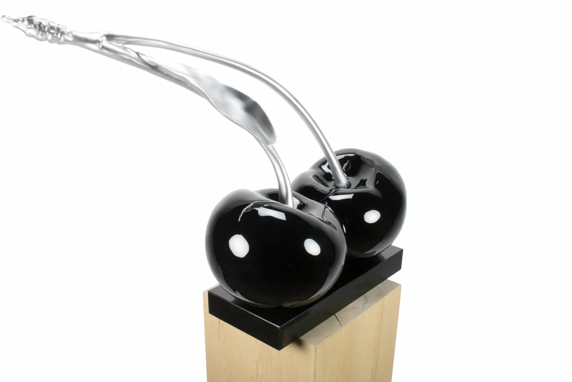 Kunststein Skulptur 'In Schwarz getaucht' 70x72x31cm