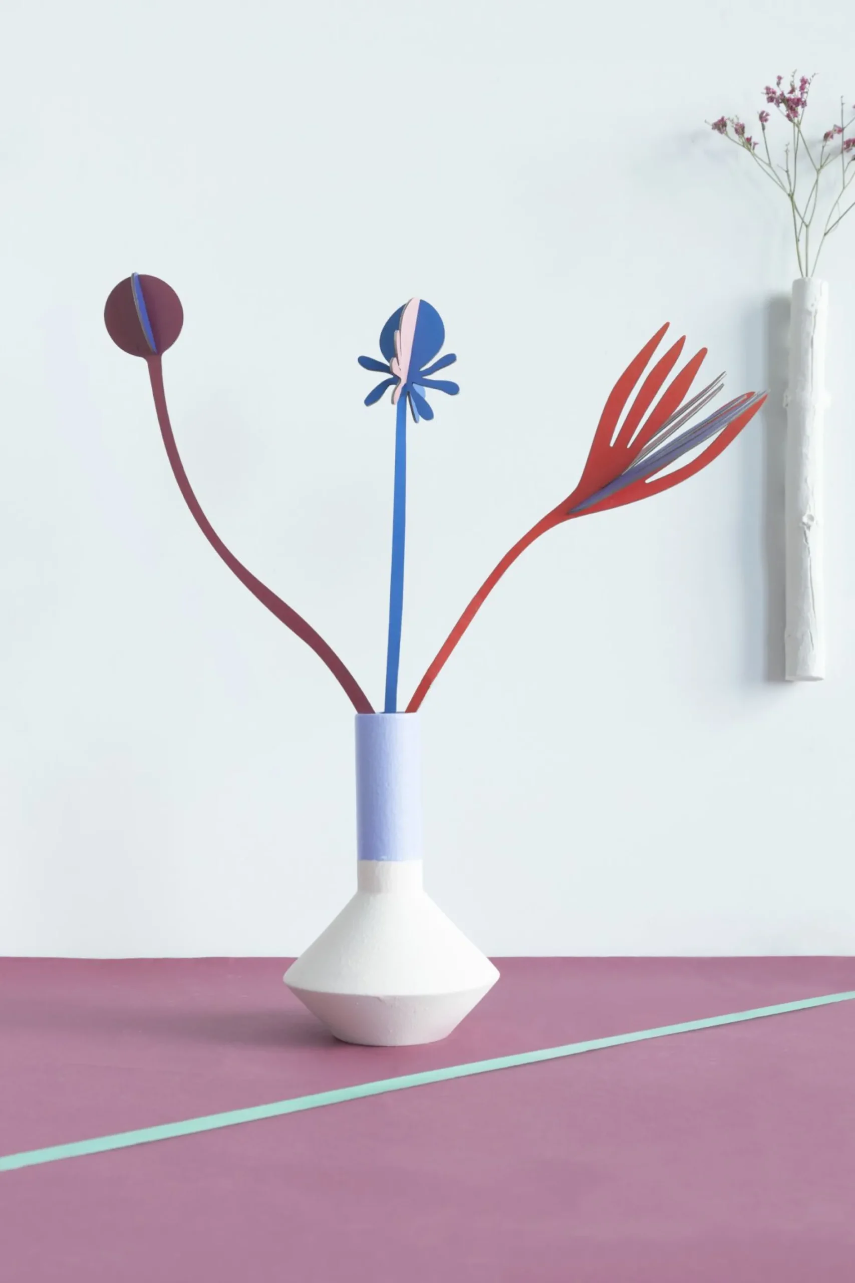 Papierskulptur 'Karmesinrote Blüte'