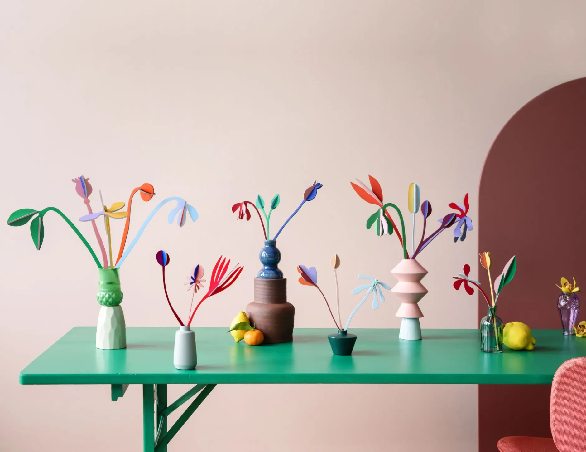 Papierskulptur 'Karmesinrote Blüte'