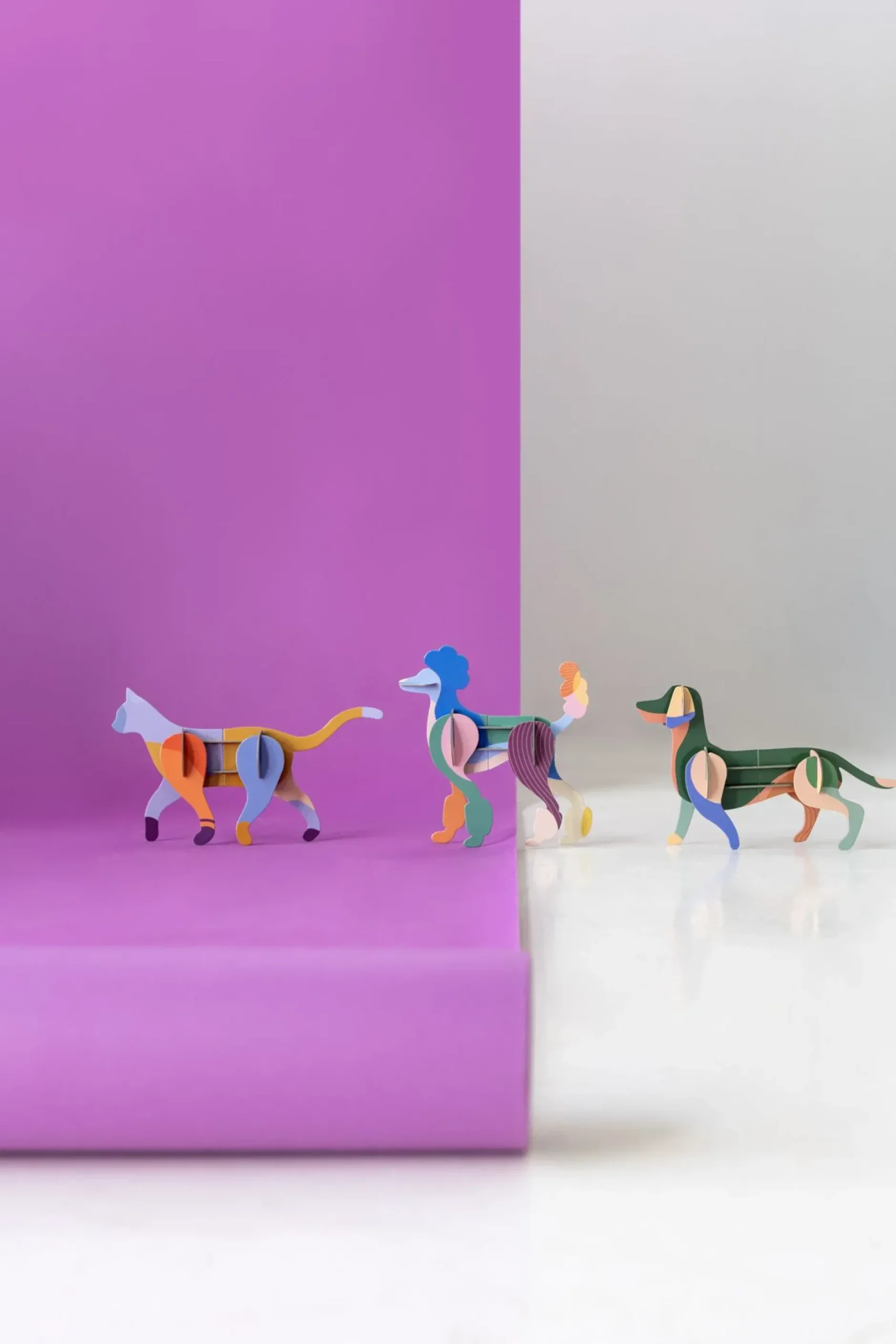 Papierskulptur 'Leuchtender Hund'
