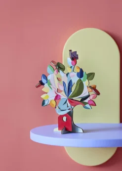 Papierskulptur 'Leuchtender Vogelbaum'