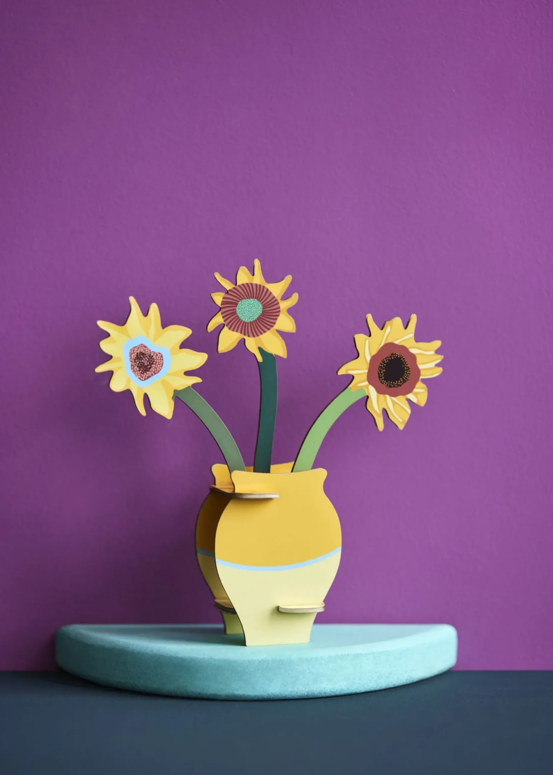 Papierskulptur 'Sonnige Sonnenblumenvase'