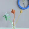 Papierskulptur 'Verspielte Papierstiele'